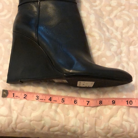 👄 🥂 🍣 • 💎TORY BURCH💎• 👄🥂Standing Tall🥂👄 - Picture 4 of 8